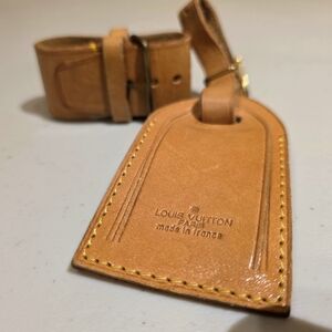 FREE LOUIS VUITTON LUGGAGE TAG POIGNET SET